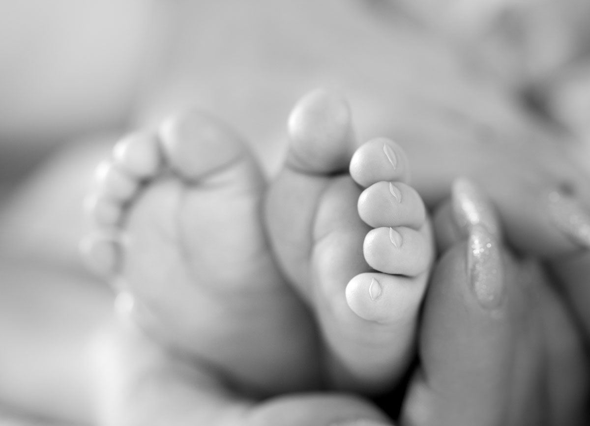 Babyfüsse bei einem Newborn-Fotoshooting