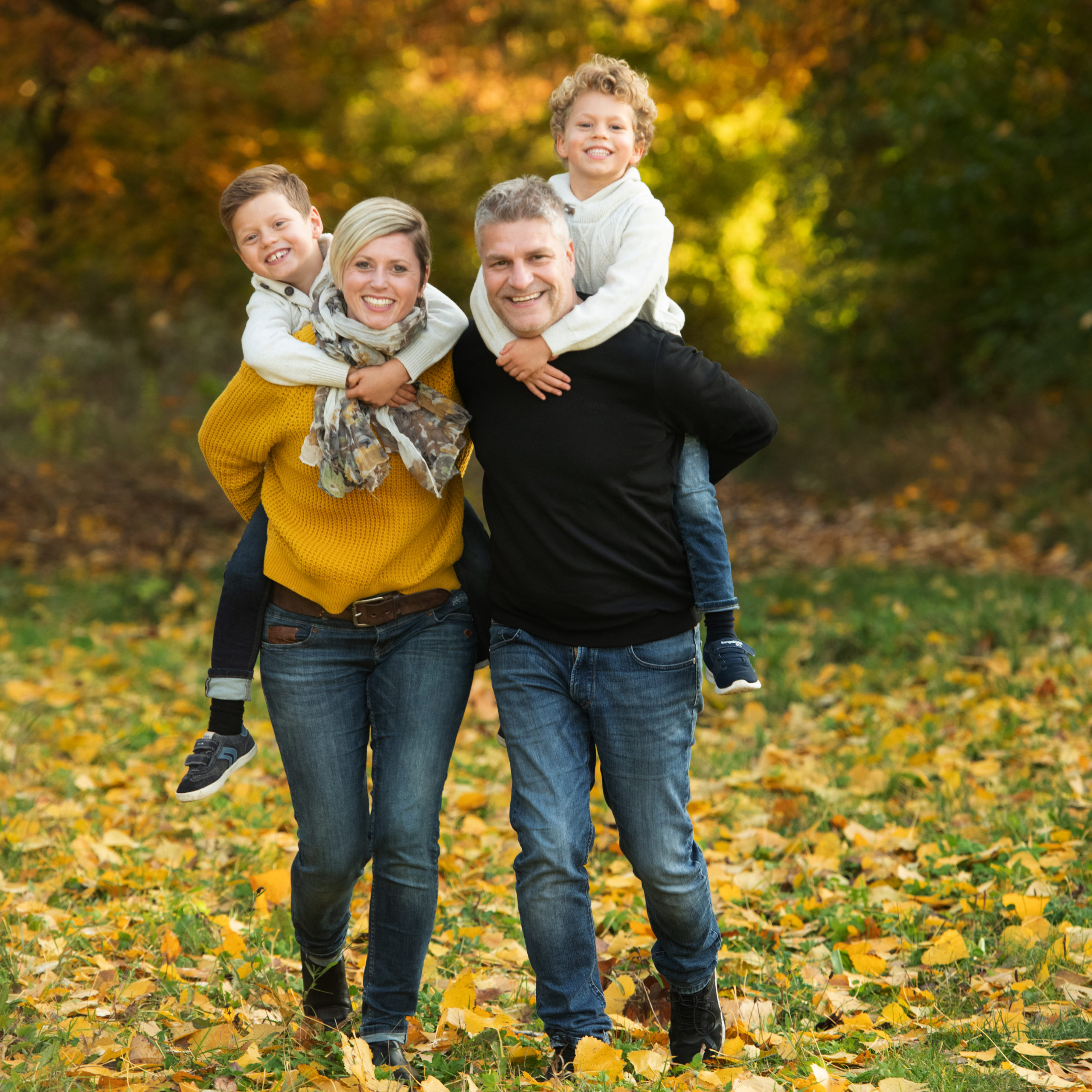 Familienfoto im Herbst