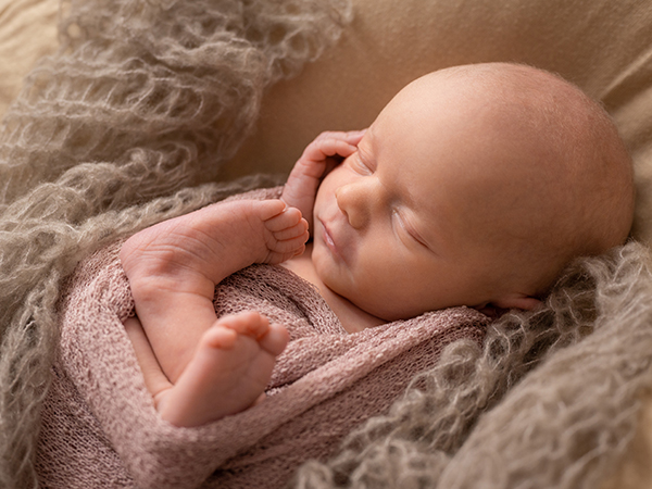 babyfoto neugeborenen newborn fürth nürnberg fotograf fotostudio zuhause